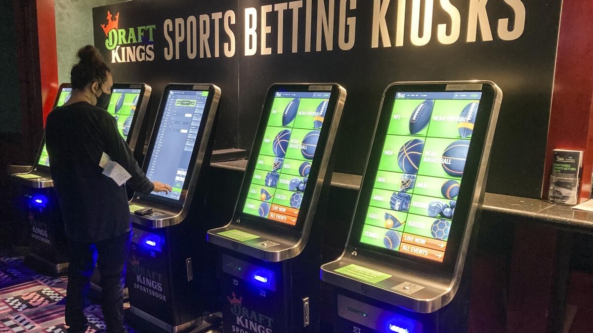 Endorsement No On Propositions 26 And 27 Legalizing Sports Betting Stacks The Odds Against Californians Los Angeles Times