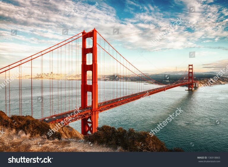 Famous Golden Gate Bridge San Francisco Stock Photo 136918865 Shutterstock