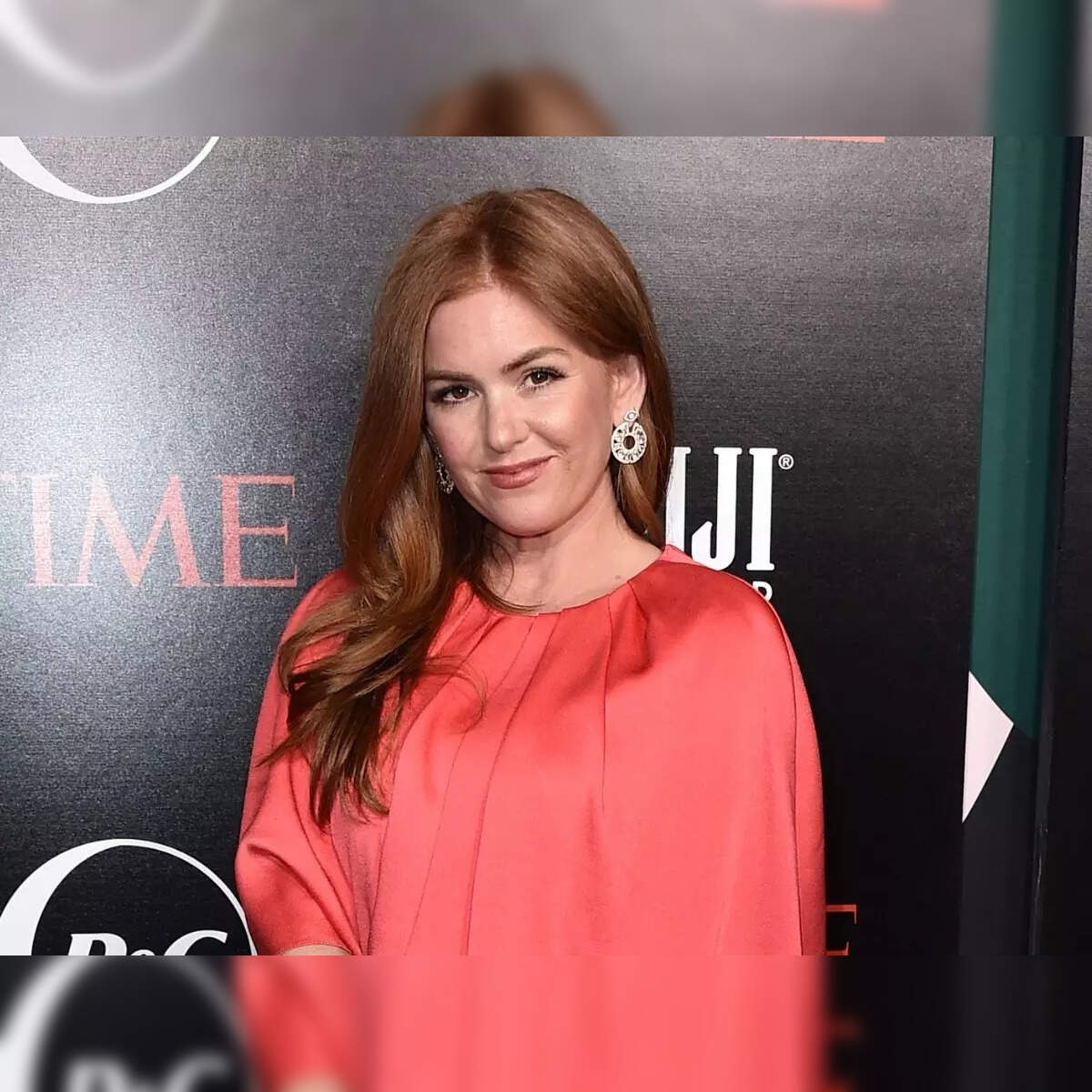 Strays Now You See Me Star Isla Fisher Boards Will Ferrell Jamie Foxx s Strays The Economic Times